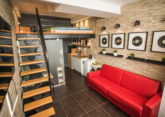 Studio 11 Apartments